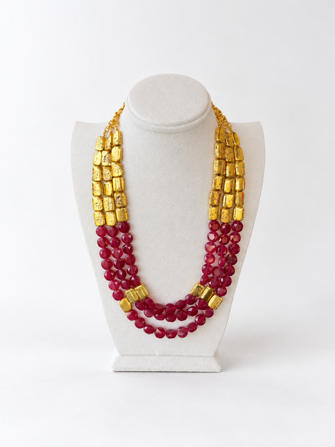 Queen Threads Burgundy Necklace | عقد خيوط الملكة نبيتي