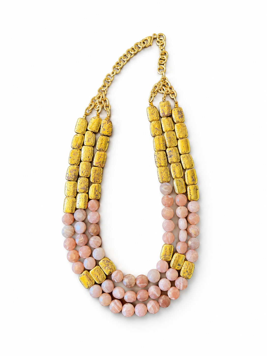 Queen Threads Rose Necklace | عقد خيوط الملكة سيمون